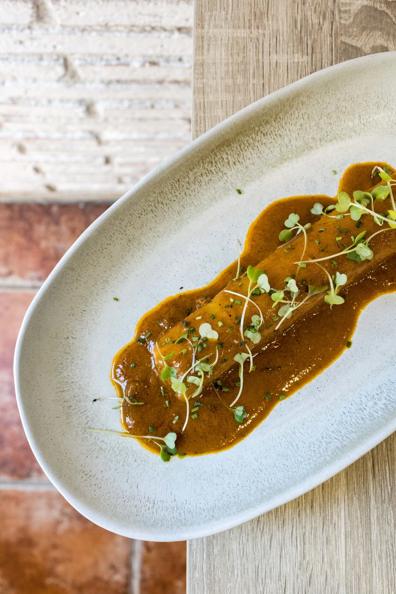 Canelón de Carne asada con bechamel de su propio jugo